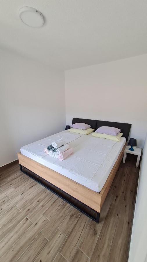 Apartmani Mlinar - One Bedroom Apartment With Seaview Grebaštica Dış mekan fotoğraf